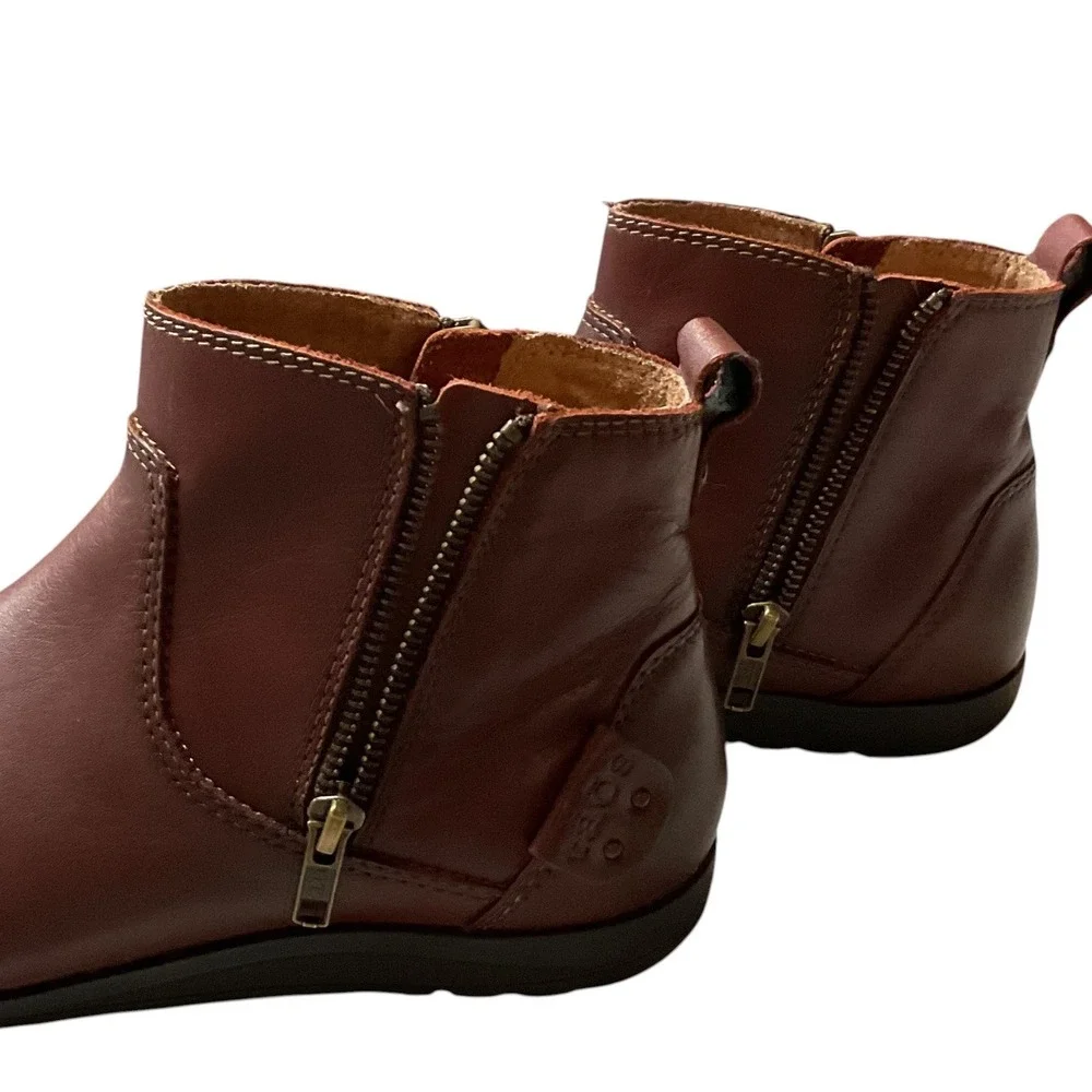 Taos Footwear Women's Leather Side Zip Comfort Heel Classic Ankle Booties Size 8